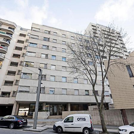 2Br Flat By Metro W/ Free Parking By Lovelystay 빌라노바데가이아 외부 사진