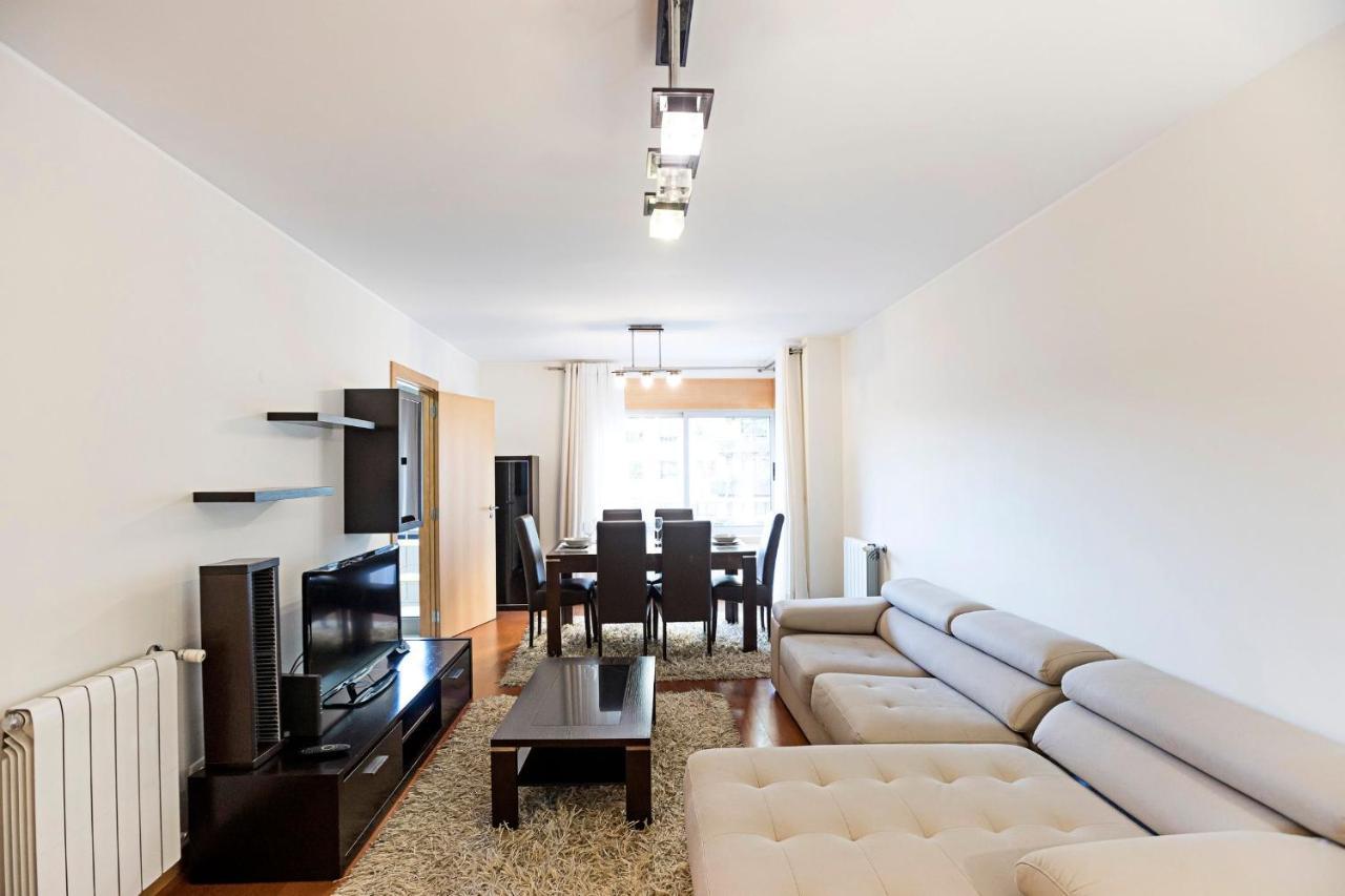 2Br Flat By Metro W/ Free Parking By Lovelystay 빌라노바데가이아 외부 사진