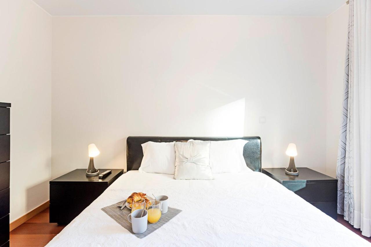 2Br Flat By Metro W/ Free Parking By Lovelystay 빌라노바데가이아 외부 사진