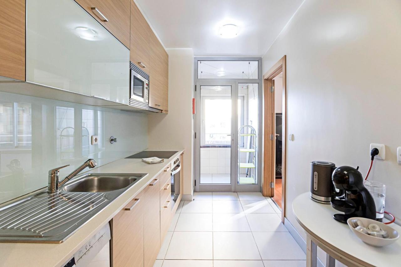 2Br Flat By Metro W/ Free Parking By Lovelystay 빌라노바데가이아 외부 사진