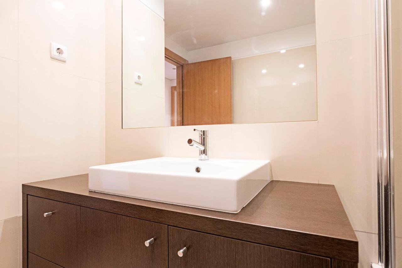 2Br Flat By Metro W/ Free Parking By Lovelystay 빌라노바데가이아 외부 사진