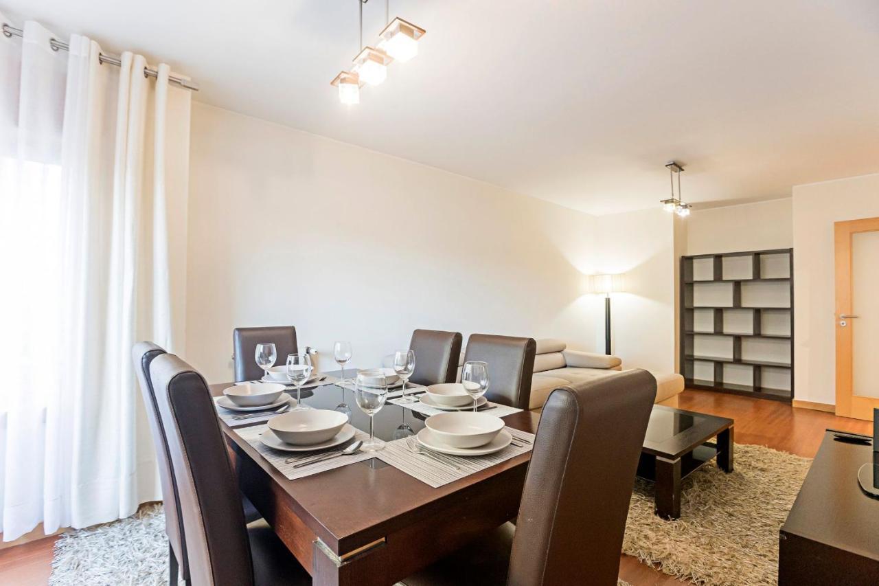 2Br Flat By Metro W/ Free Parking By Lovelystay 빌라노바데가이아 외부 사진