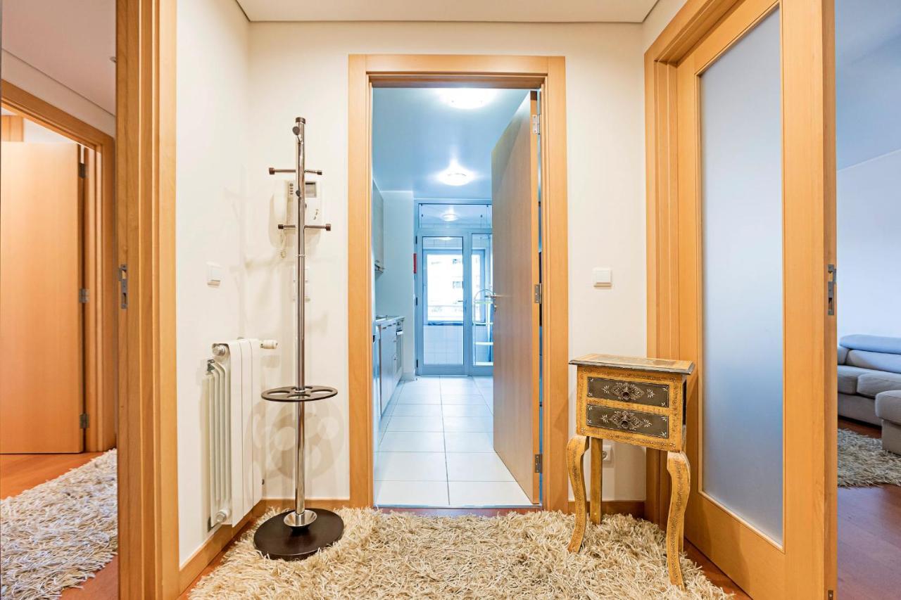 2Br Flat By Metro W/ Free Parking By Lovelystay 빌라노바데가이아 외부 사진